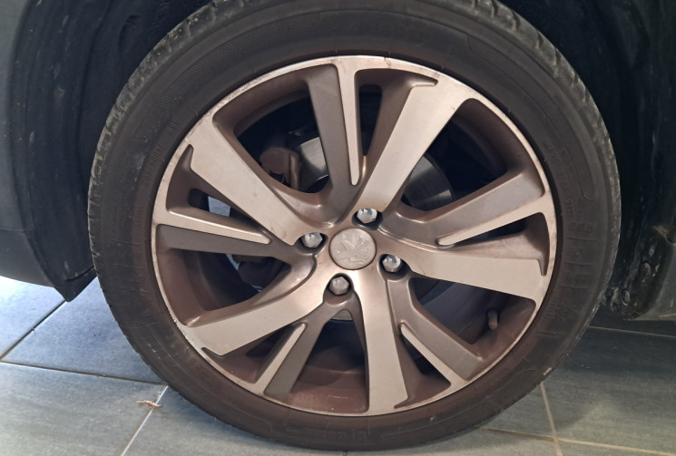 Peugeot 2008 1.2 PureTech 110 Crossway - TOIT PANO - CAMERA - ENTRETIEN SUIVI - DISTRI OK -