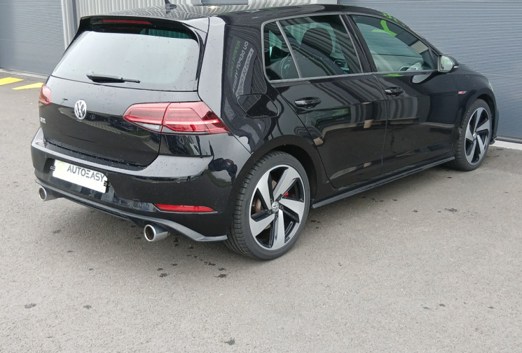 Volkswagen Golf GTI    2.0 TFSi  230 cv