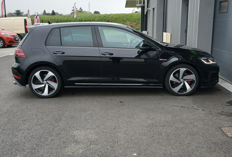 Volkswagen Golf GTI    2.0 TFSi  230 cv