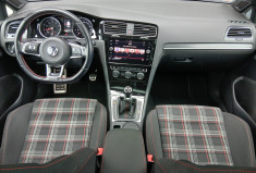 Volkswagen Golf GTI    2.0 TFSi  230 cv