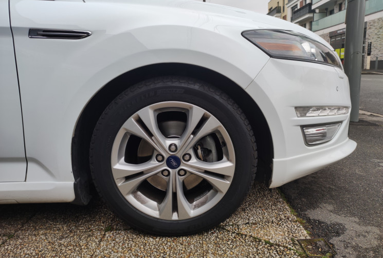 Ford MONDEO  IV Phase 2 / 2.0 TDCi FAP 140 cv / PLATINIUM / SUIVI FORD