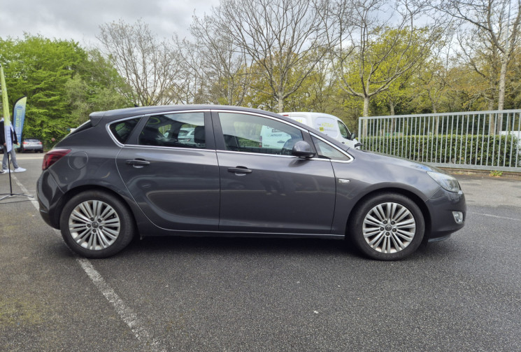 Opel Astra 1.7 CDTI COSMO DISTRI OK