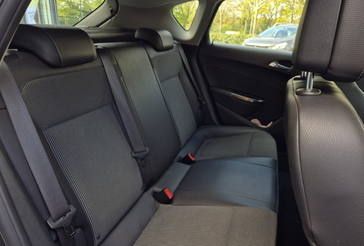 Opel Astra 1.7 CDTI COSMO DISTRI OK