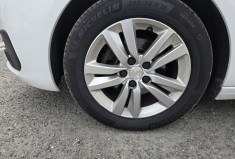 Peugeot 308 308 1.5 Blue HDI 130 Active Pack * CARPLAY * RADAR DE RECUL * FEUX AUTO *