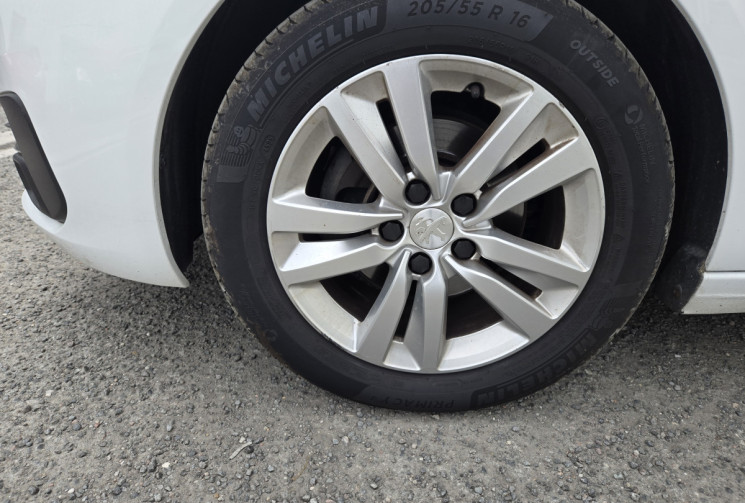 Peugeot 308 308 1.5 Blue HDI 130 Active Pack * CARPLAY * RADAR DE RECUL * FEUX AUTO *