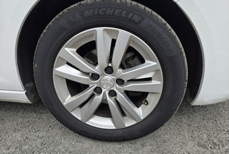 Peugeot 308 308 1.5 Blue HDI 130 Active Pack * CARPLAY * RADAR DE RECUL * FEUX AUTO *