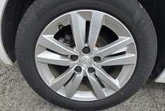 Peugeot 308 308 1.5 Blue HDI 130 Active Pack * CARPLAY * RADAR DE RECUL * FEUX AUTO *