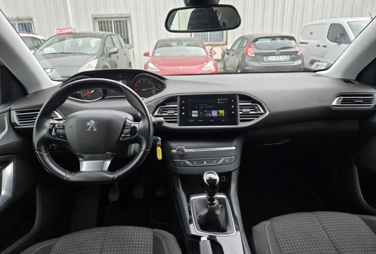 Peugeot 308 308 1.5 Blue HDI 130 Active Pack * CARPLAY * RADAR DE RECUL * FEUX AUTO *