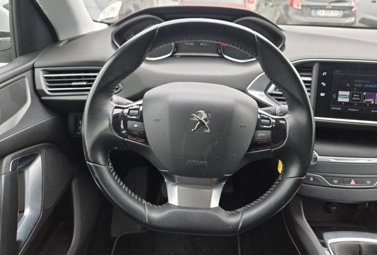 Peugeot 308 308 1.5 Blue HDI 130 Active Pack * CARPLAY * RADAR DE RECUL * FEUX AUTO *