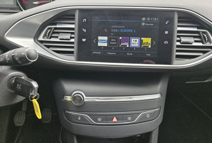 Peugeot 308 308 1.5 Blue HDI 130 Active Pack * CARPLAY * RADAR DE RECUL * FEUX AUTO *