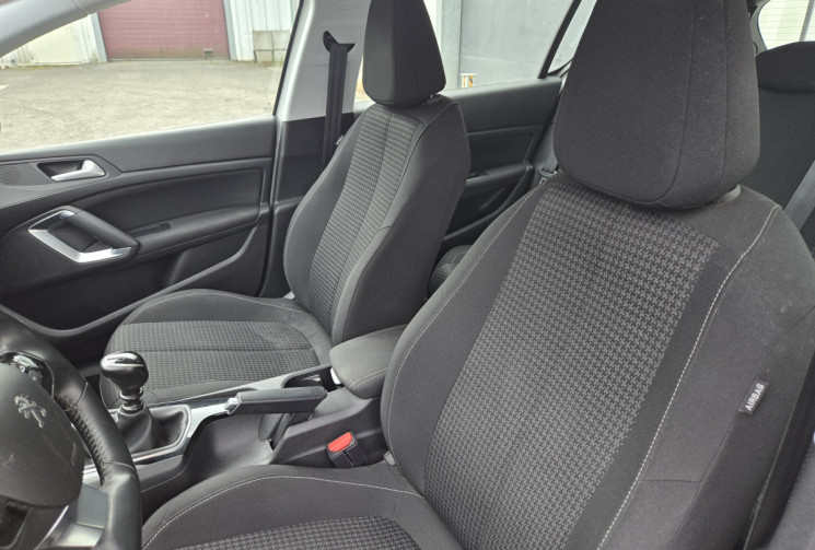 Peugeot 308 308 1.5 Blue HDI 130 Active Pack * CARPLAY * RADAR DE RECUL * FEUX AUTO *