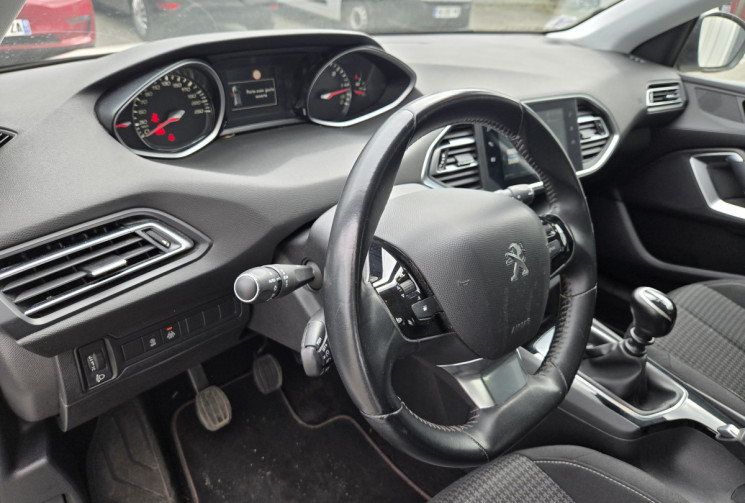 Peugeot 308 308 1.5 Blue HDI 130 Active Pack * CARPLAY * RADAR DE RECUL * FEUX AUTO *