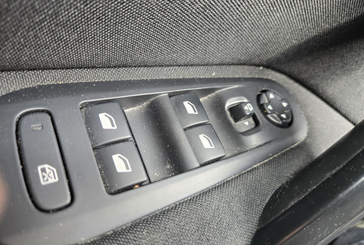 Peugeot 308 308 1.5 Blue HDI 130 Active Pack * CARPLAY * RADAR DE RECUL * FEUX AUTO *