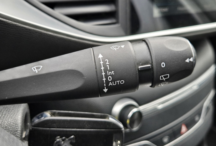 Peugeot 308 308 1.5 Blue HDI 130 Active Pack * CARPLAY * RADAR DE RECUL * FEUX AUTO *