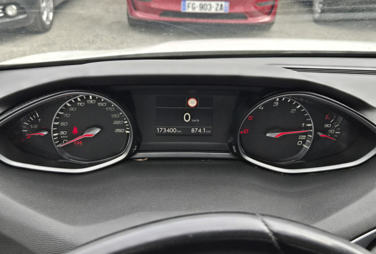 Peugeot 308 308 1.5 Blue HDI 130 Active Pack * CARPLAY * RADAR DE RECUL * FEUX AUTO *