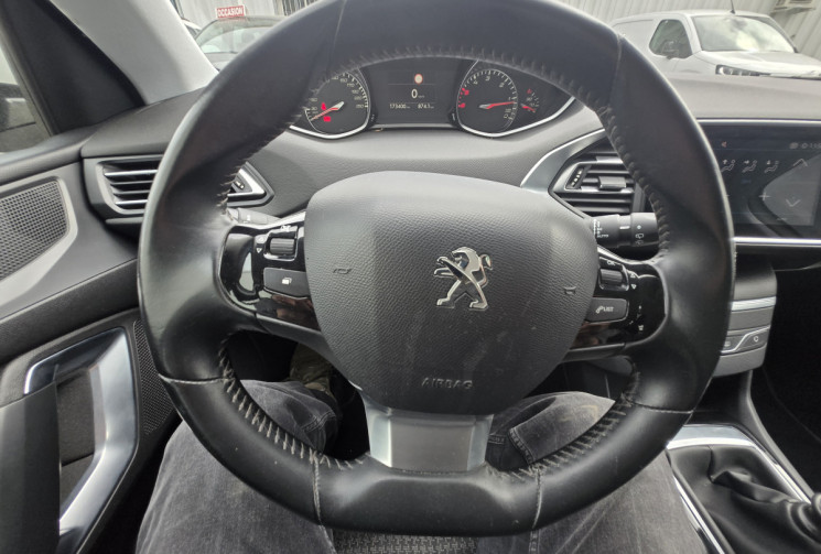 Peugeot 308 308 1.5 Blue HDI 130 Active Pack * CARPLAY * RADAR DE RECUL * FEUX AUTO *