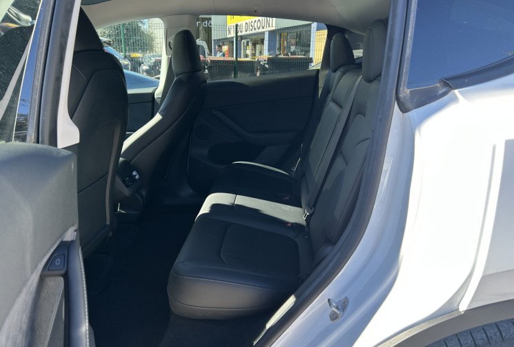 Tesla Model Y (2) 295 Ch AUTONOMIE STANDARD RWD 62.5 KWH * 1ER MAIN * FAIBLE KILOMETRE 