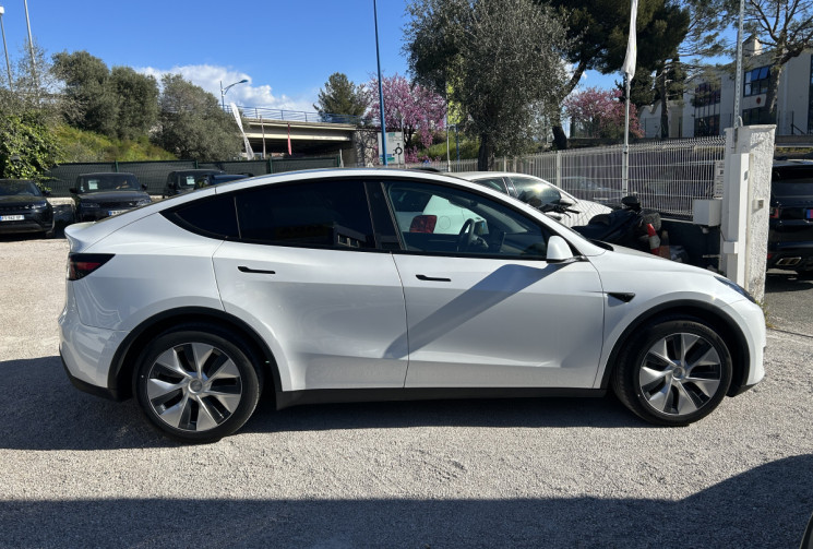 Tesla Model Y (2) 295 Ch AUTONOMIE STANDARD RWD 62.5 KWH * 1ER MAIN * FAIBLE KILOMETRE 