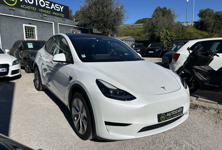 Tesla Model Y (2) 295 Ch AUTONOMIE STANDARD RWD 62.5 KWH * 1ER MAIN * FAIBLE KILOMETRE 