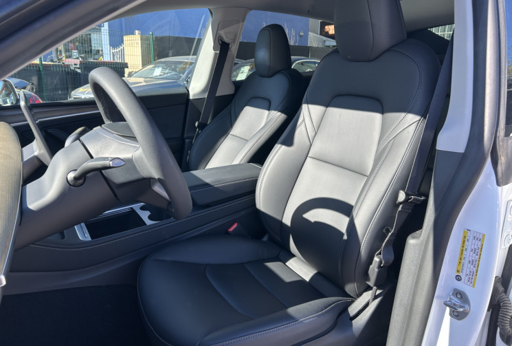 Tesla Model Y (2) 295 Ch AUTONOMIE STANDARD RWD 62.5 KWH * 1ER MAIN * FAIBLE KILOMETRE 