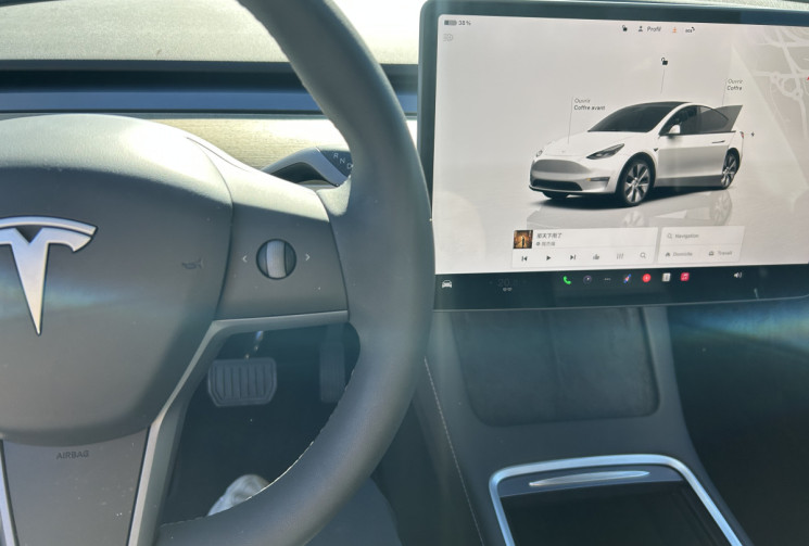 Tesla Model Y (2) 295 Ch AUTONOMIE STANDARD RWD 62.5 KWH * 1ER MAIN * FAIBLE KILOMETRE 