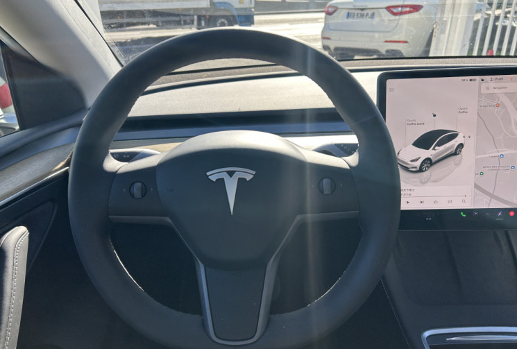 Tesla Model Y (2) 295 Ch AUTONOMIE STANDARD RWD 62.5 KWH * 1ER MAIN * FAIBLE KILOMETRE 