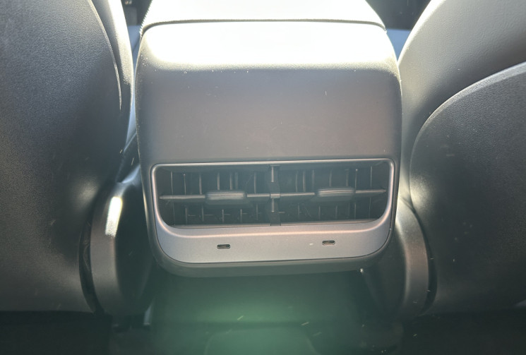 Tesla Model Y (2) 295 Ch AUTONOMIE STANDARD RWD 62.5 KWH * 1ER MAIN * FAIBLE KILOMETRE 