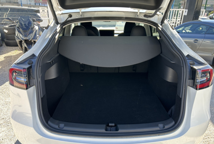 Tesla Model Y (2) 295 Ch AUTONOMIE STANDARD RWD 62.5 KWH * 1ER MAIN * FAIBLE KILOMETRE 