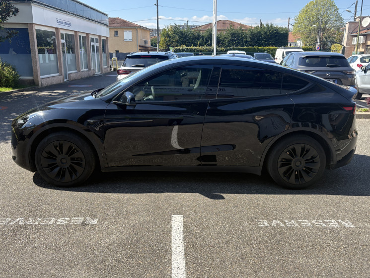 Tesla Model Y Standard RWD 299 ch / HomeLink
