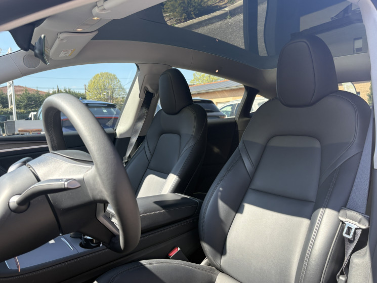Tesla Model Y Standard RWD 299 ch / HomeLink