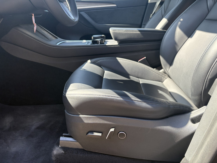 Tesla Model Y Standard RWD 299 ch / HomeLink