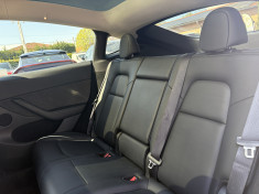 Tesla Model Y Standard RWD 299 ch / HomeLink