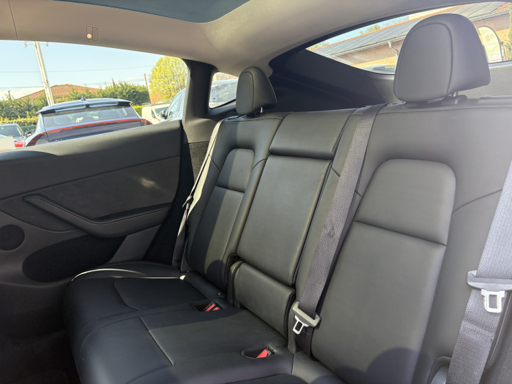 Tesla Model Y Standard RWD 299 ch / HomeLink