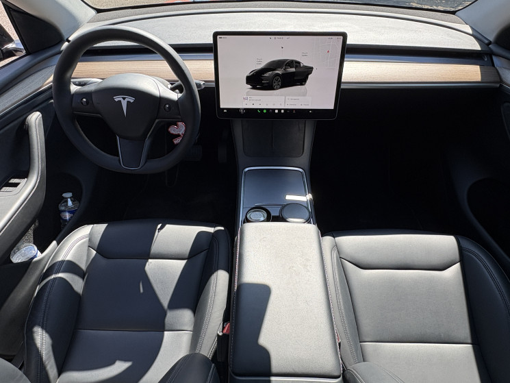 Tesla Model Y Standard RWD 299 ch / HomeLink