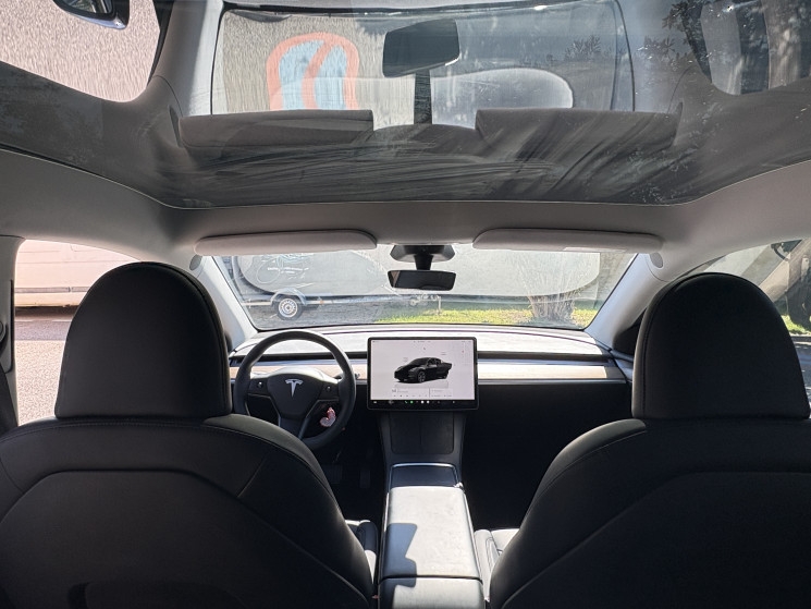 Tesla Model Y Standard RWD 299 ch / HomeLink