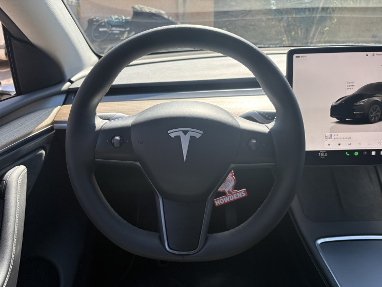 Tesla Model Y Standard RWD 299 ch / HomeLink