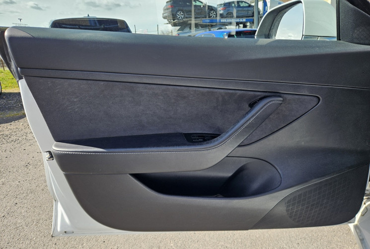 Tesla Model 3 STANDARD RANGE PLUS 225KW 306 1°M