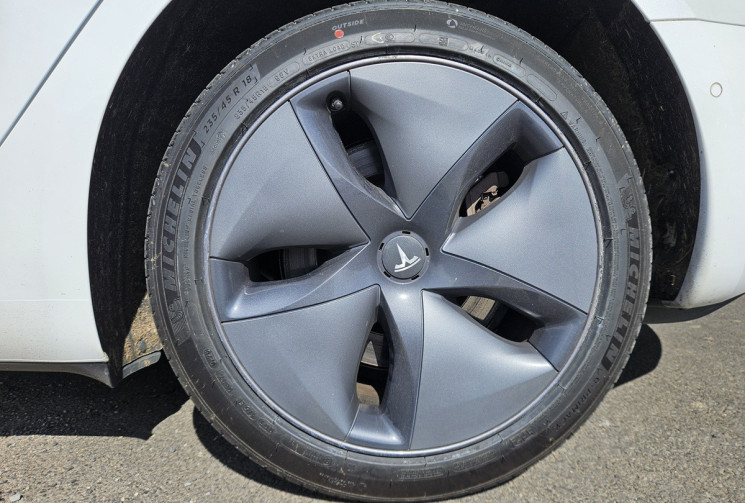 Tesla Model 3 STANDARD RANGE PLUS 225KW 306 1°M