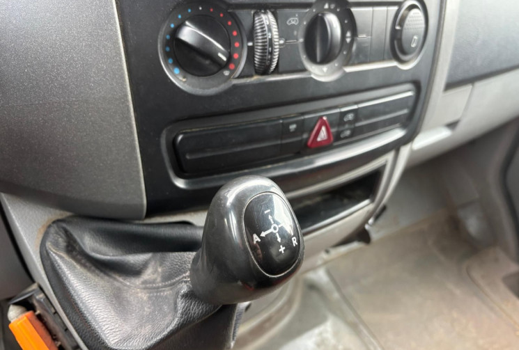 Volkswagen Crafter 2.5 TDI 163 CV BOITE AUTO 3500T L3H2 ATTELAGE CAMERA