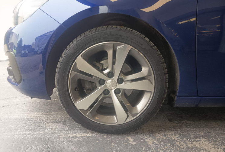 Peugeot 308 1.5 b-HDi 130 TECH EDITION ENTRETIEN CONCESSION REGULIER ET A JOUR  GARANTIE 6 MOIS