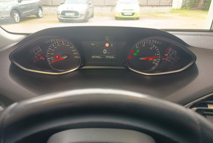 Peugeot 308 1.5 b-HDi 130 TECH EDITION ENTRETIEN CONCESSION REGULIER ET A JOUR  GARANTIE 6 MOIS