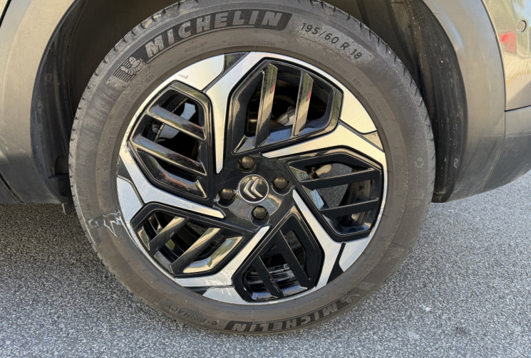 Citroën C4 Shine 1.5 HDI 130 EAT8 / Carplay / Tete haute / Camera / Entretien complet Citroen