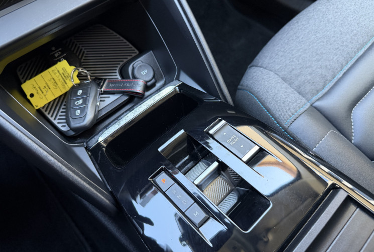 Citroën C4 Shine 1.5 HDI 130 EAT8 / Carplay / Tete haute / Camera / Entretien complet Citroen