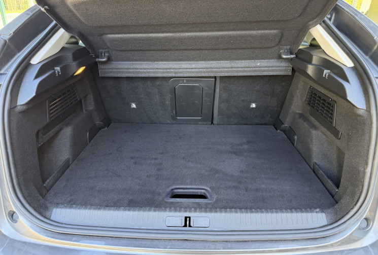 Citroën C4 Shine 1.5 HDI 130 EAT8 / Carplay / Tete haute / Camera / Entretien complet Citroen