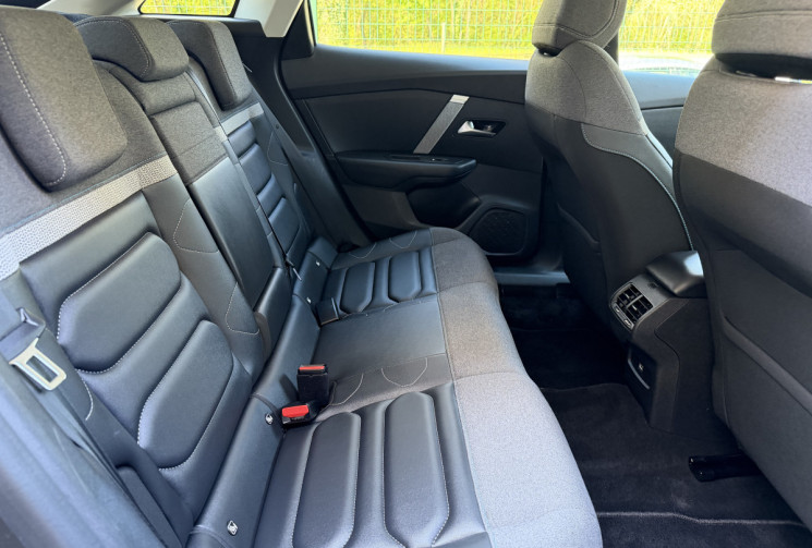 Citroën C4 Shine 1.5 HDI 130 EAT8 / Carplay / Tete haute / Camera / Entretien complet Citroen