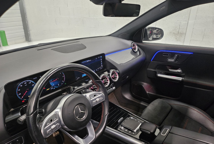 Mercedes GLA 200D 150 cv BVA AMG LINE / pack premium + / attelage / origine france 