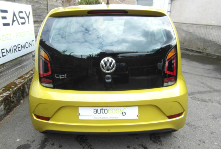Volkswagen up! 1.0 75  UP! PHASE 2 CONNECT TOIT OUVRANT SIEGES CHAUFFANTS