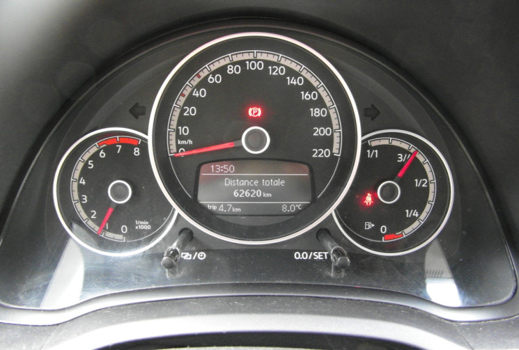 Volkswagen up! 1.0 75  UP! PHASE 2 CONNECT TOIT OUVRANT SIEGES CHAUFFANTS