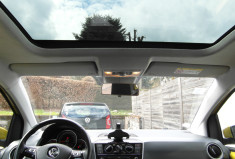 Volkswagen up! 1.0 75  UP! PHASE 2 CONNECT TOIT OUVRANT SIEGES CHAUFFANTS