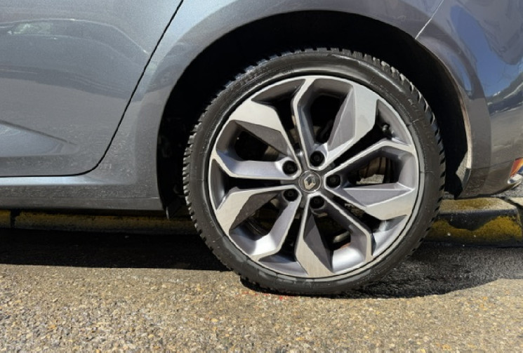 Renault Megane V 1.3 tce 140 cv EDC intens origine France / carplay / camera / pack ambiance / 